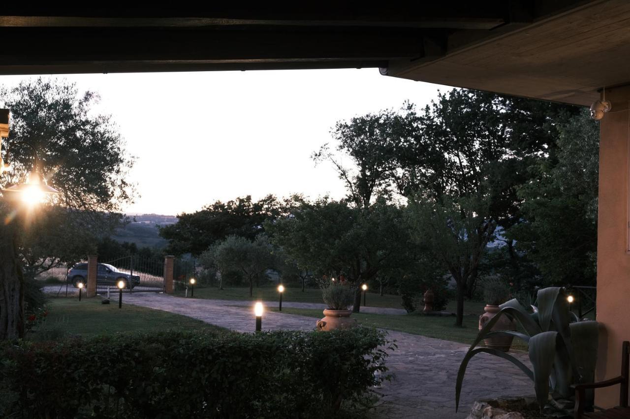 Casa Vacanze Colonnata Γκούμπιο Εξωτερικό φωτογραφία