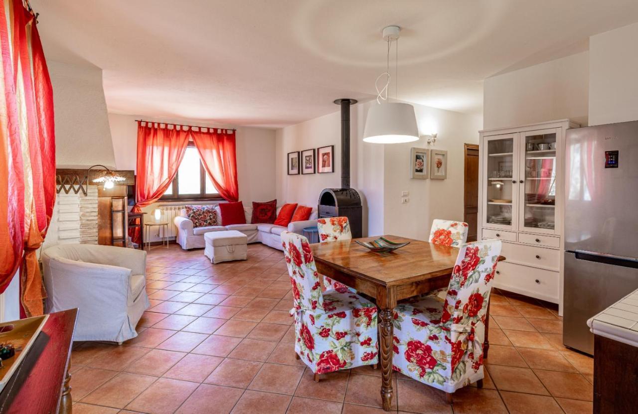 Casa Vacanze Colonnata Γκούμπιο Εξωτερικό φωτογραφία