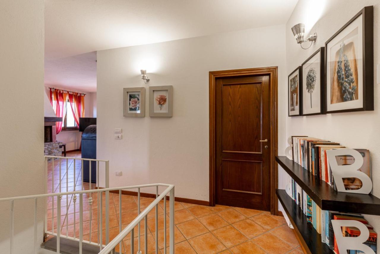 Casa Vacanze Colonnata Γκούμπιο Εξωτερικό φωτογραφία